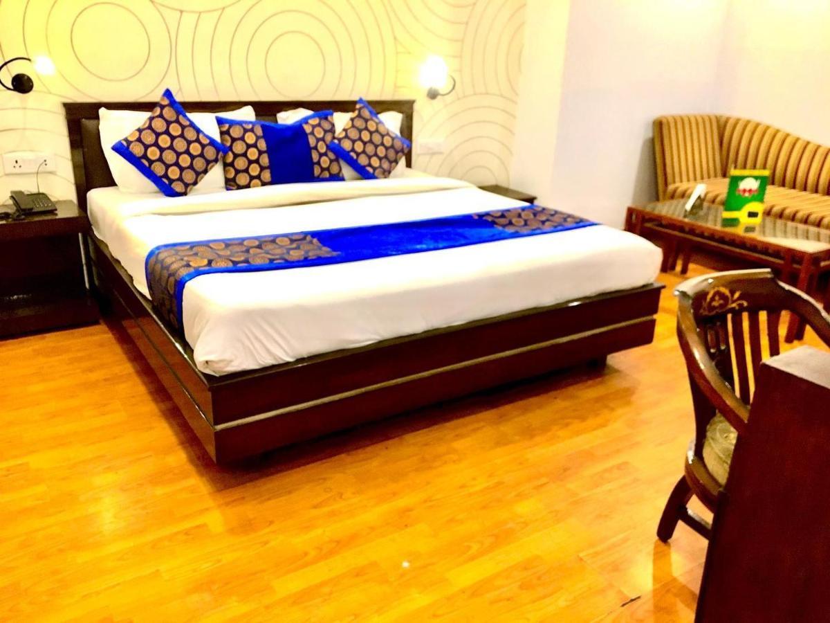 Hotel Queens Tower Amritsar Exteriör bild