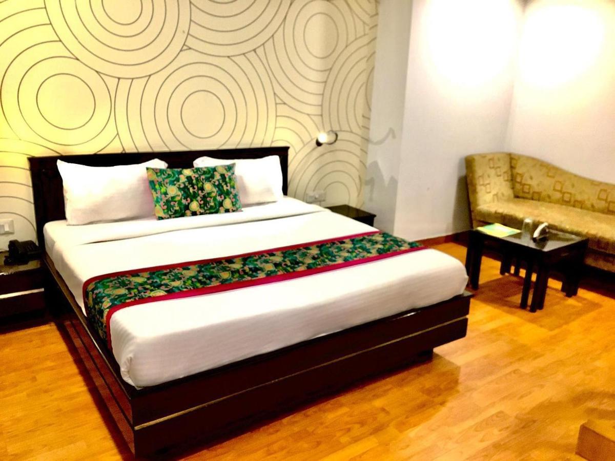 Hotel Queens Tower Amritsar Exteriör bild