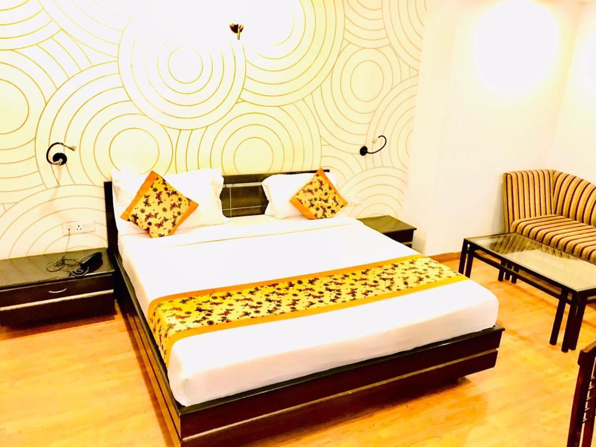 Hotel Queens Tower Amritsar Exteriör bild