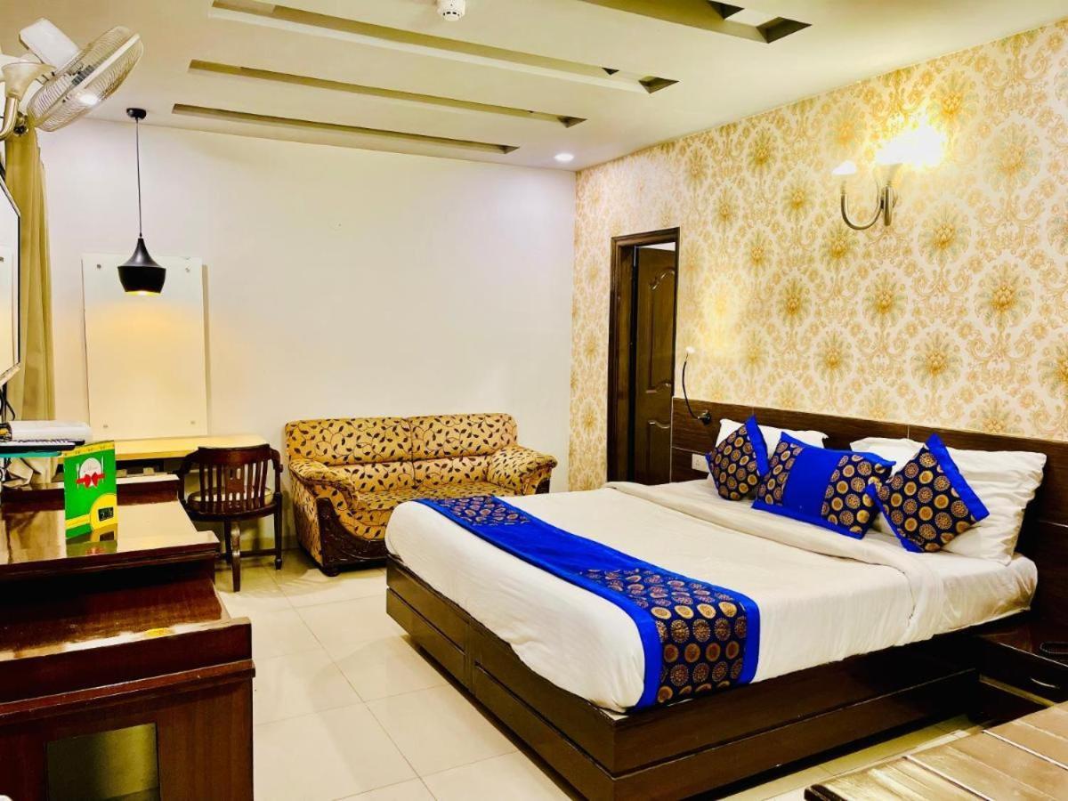 Hotel Queens Tower Amritsar Exteriör bild